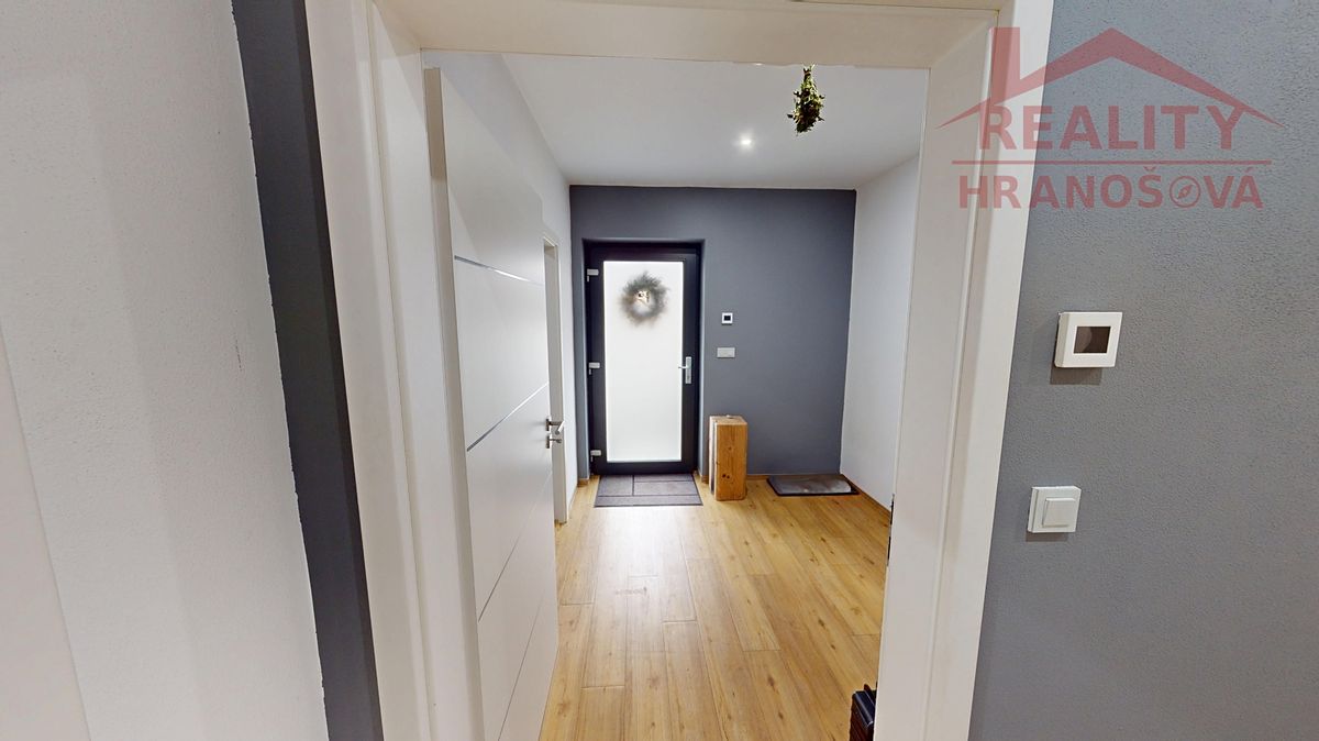Prodej rodinného domu 140 m², pozemek 696 m² – fotografie 5