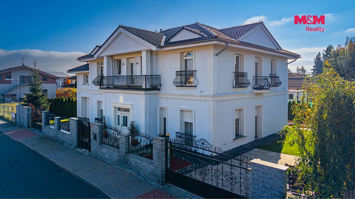 Prodej rodinného domu 356 m², pozemek 762 m² – fotografie 2