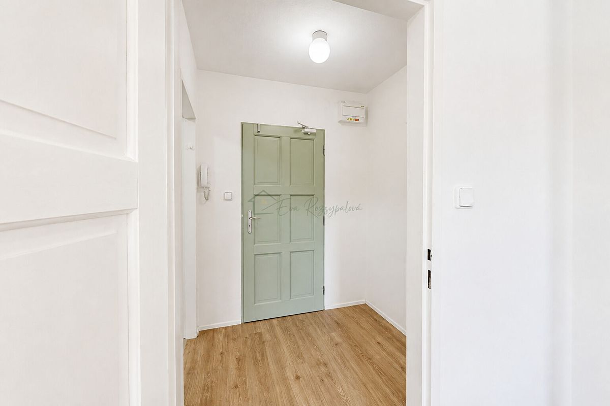 Pronájem bytu 1+kk 28 m² – fotografie 5