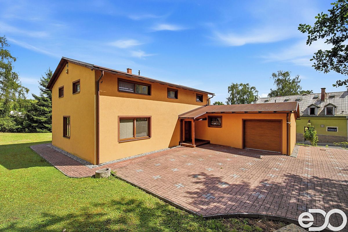 Prodej rodinného domu 300 m², pozemek 1492 m²