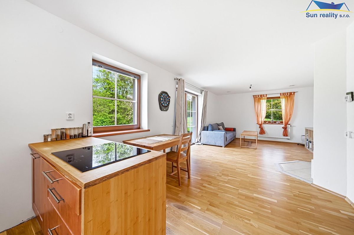Prodej rodinného domu 180 m², pozemek 2195 m² – fotografie 4