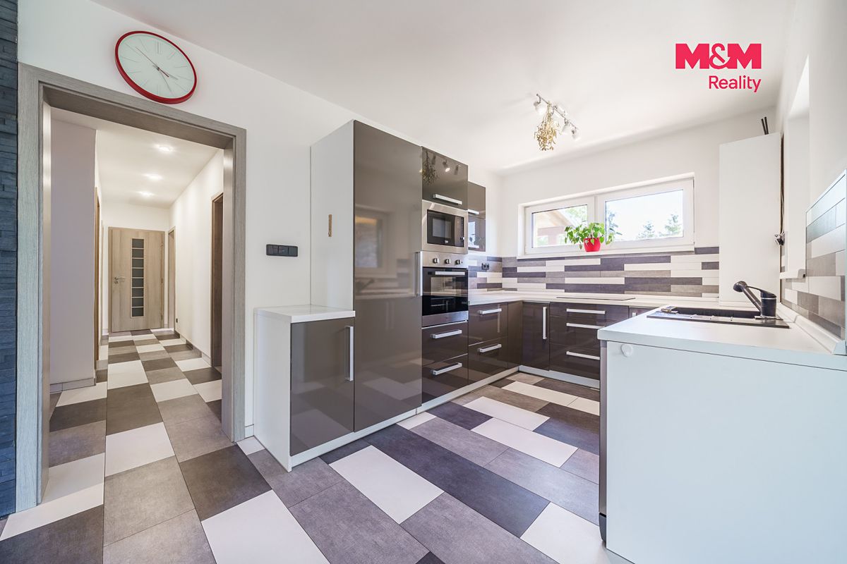 Prodej rodinného domu 198 m², pozemek 2549 m² – fotografie 3