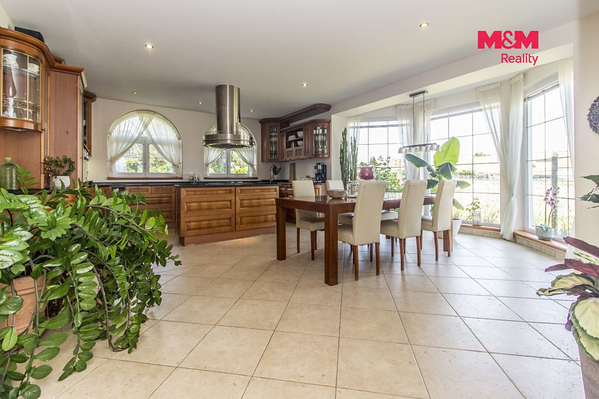 Prodej rodinného domu 280 m², pozemek 3523 m² – fotografie 2