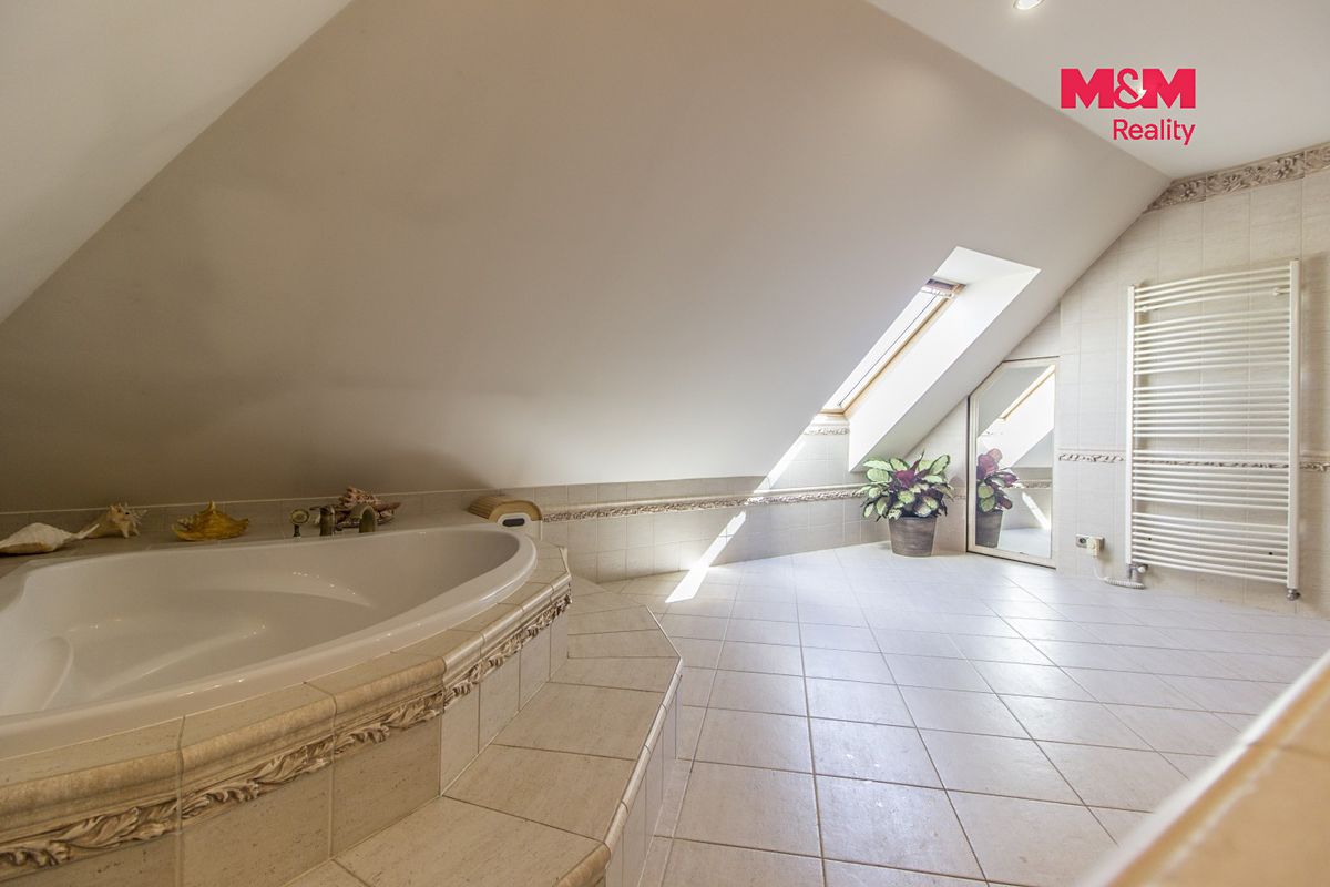 Prodej rodinného domu 280 m², pozemek 3523 m² – fotografie 5