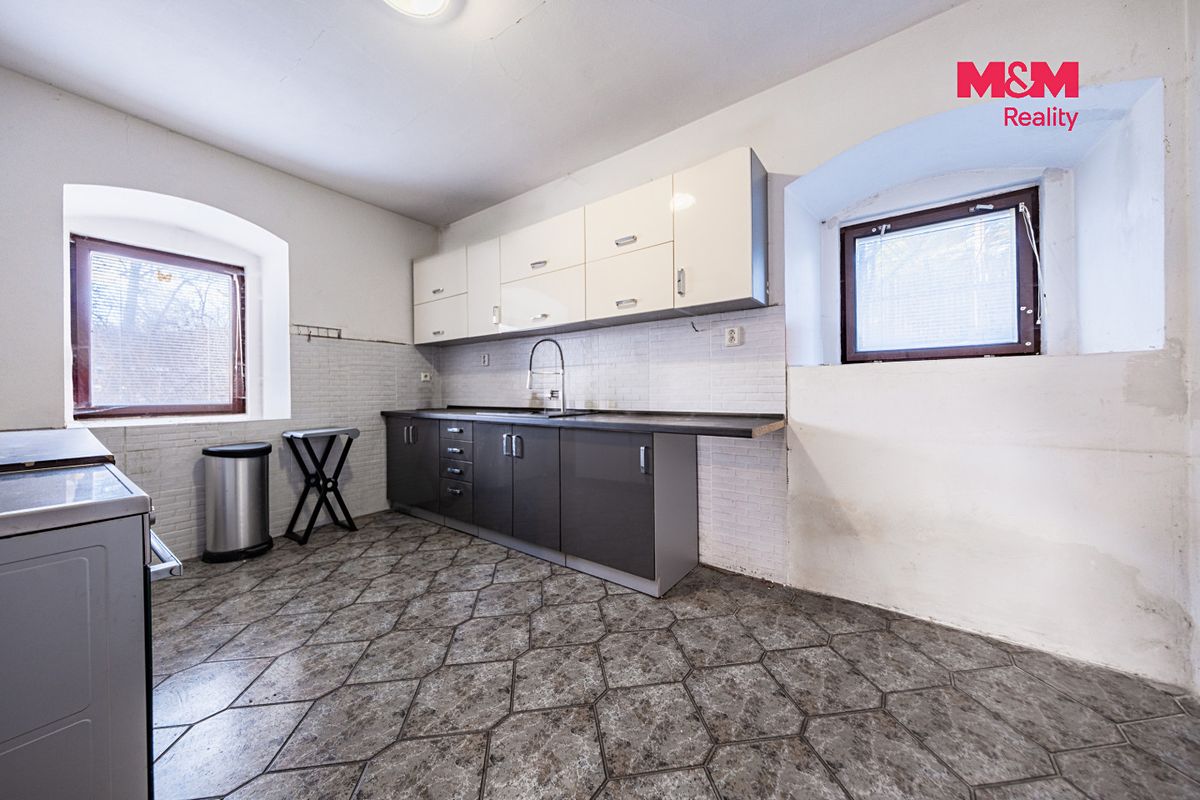 Prodej rodinného domu 480 m², pozemek 1898 m² – fotografie 3