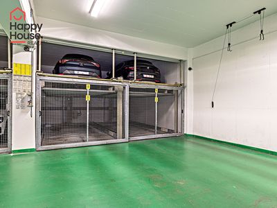 Pronájem garážového stání 12 m²