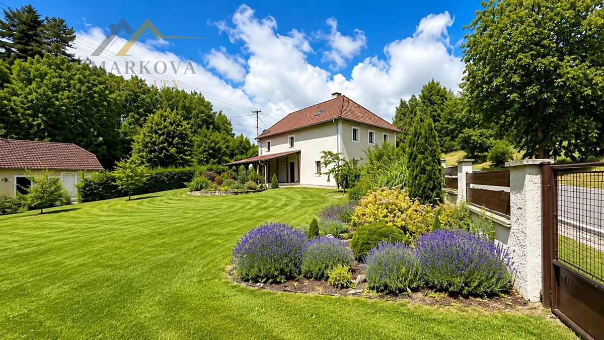 Prodej rodinného domu 194 m², pozemek 1228 m²
