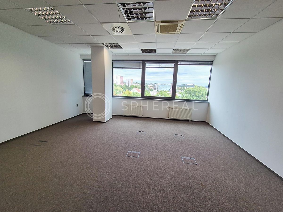 Pronájem kanceláře 237 m² – fotografie 3
