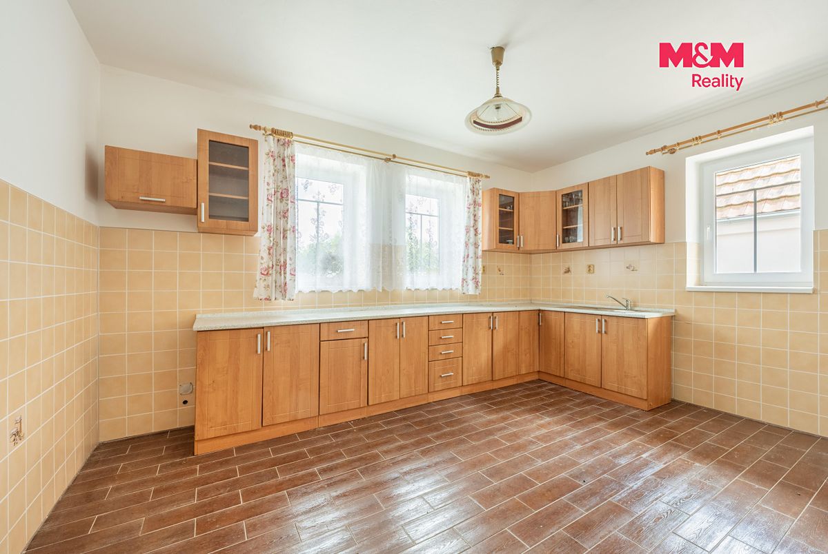 Prodej rodinného domu 200 m², pozemek 288 m² – fotografie 3