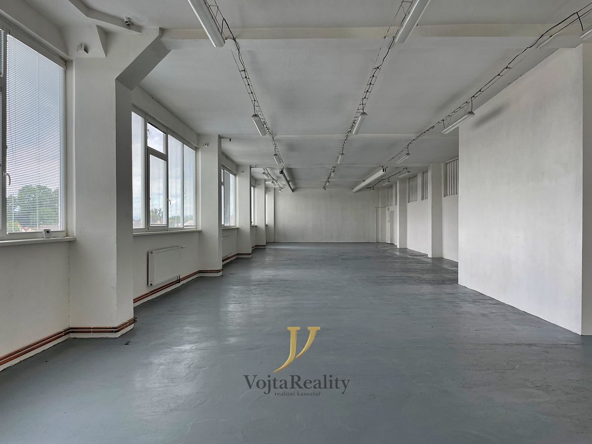 Pronájem skladového prostoru 400 m² – fotografie 4