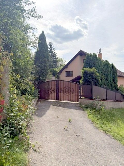 Prodej rodinného domu 300 m², pozemek 1102 m²