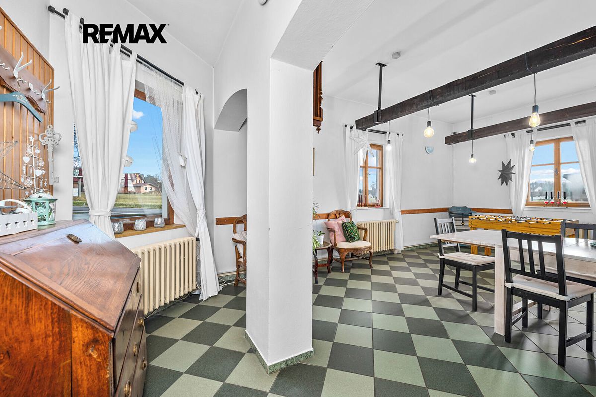 Prodej rodinného domu 400 m², pozemek 3199 m² – fotografie 5