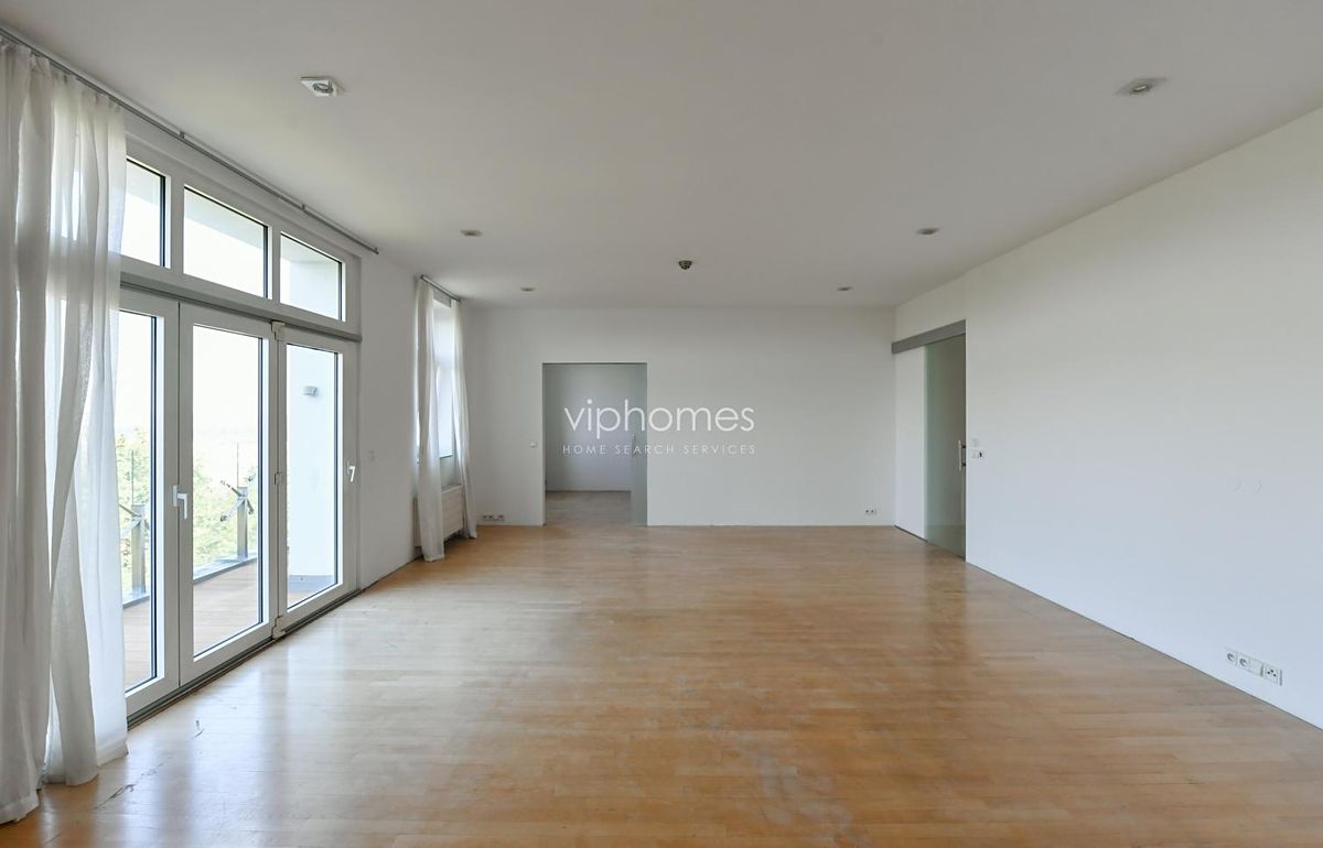 Pronájem bytu 6 pokojů a více 204 m² – fotografie 5