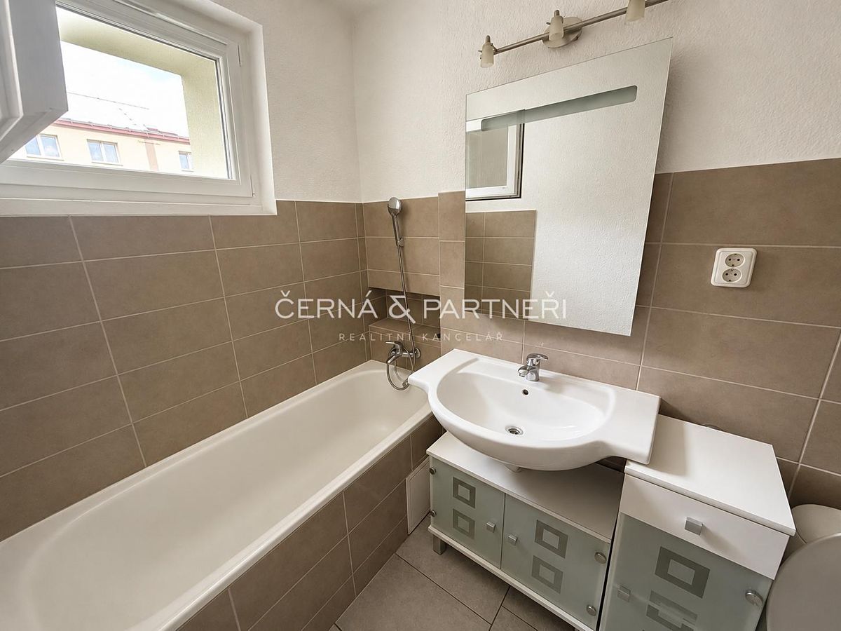 Pronájem bytu 2+kk 38 m² – fotografie 4
