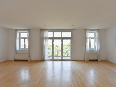 Pronájem bytu 6 pokojů a více 204 m²