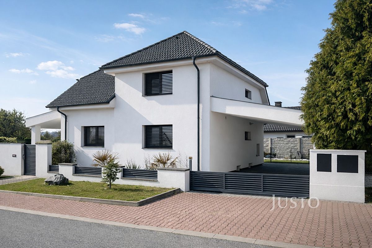 Prodej rodinného domu 213 m², pozemek 489 m² – fotografie 2