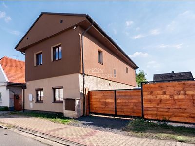 Prodej rodinného domu 224 m², pozemek 745 m²