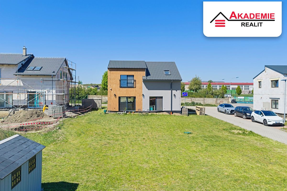 Prodej rodinného domu 128 m², pozemek 681 m² – fotografie 3