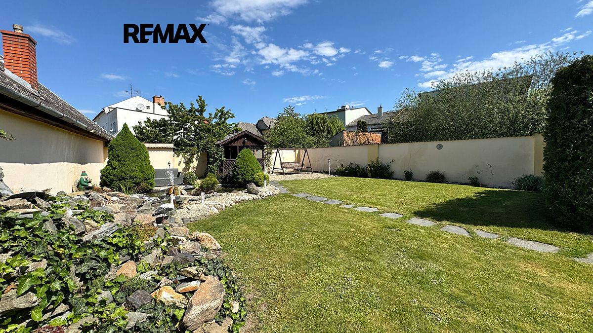 Prodej rodinného domu 307 m², pozemek 989 m² – fotografie 5