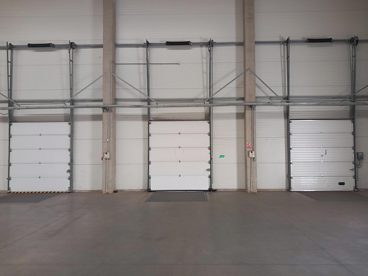 Pronájem komerčního prostoru, 1 800 m² (3 z 5)