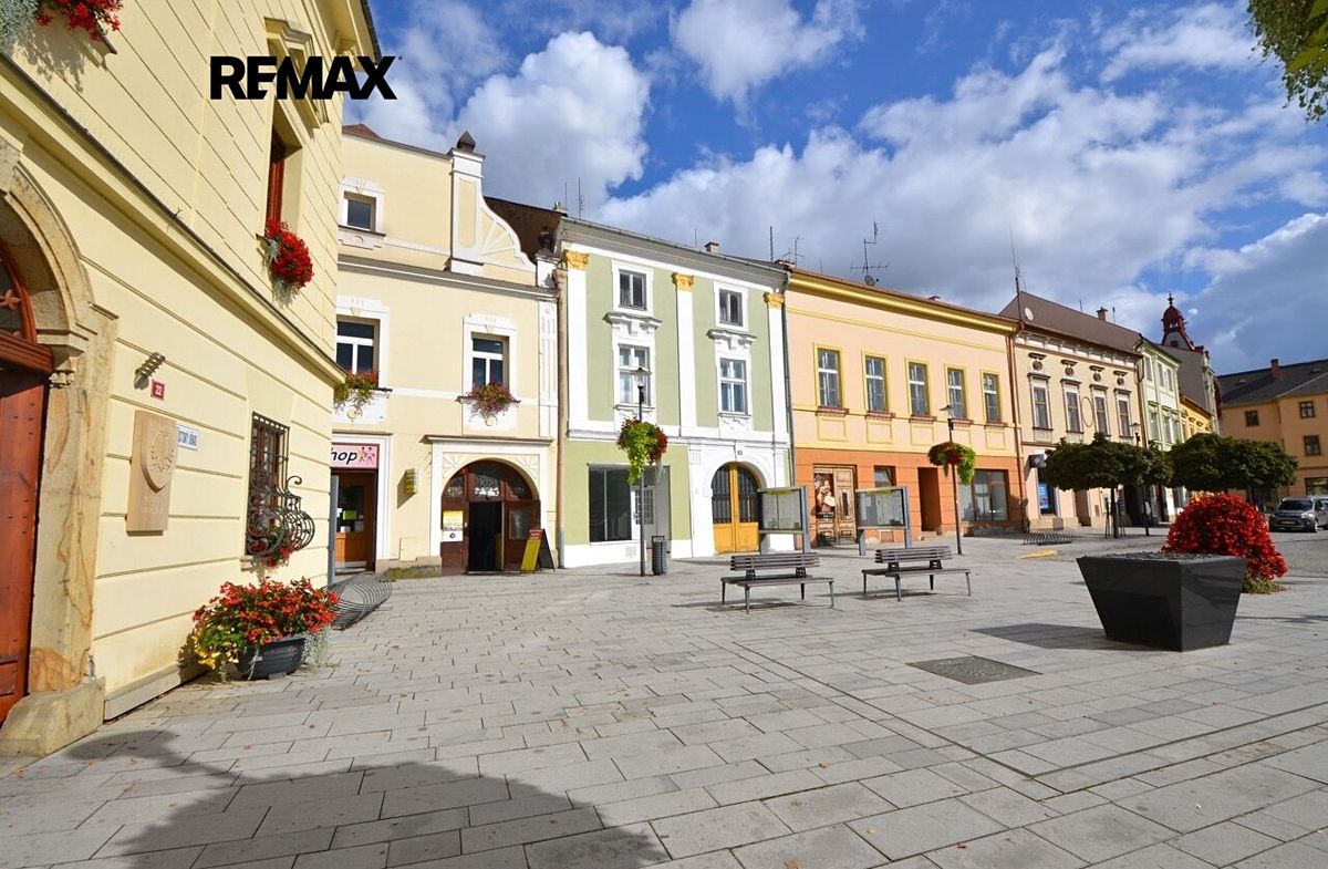 Prodej rodinného domu 307 m², pozemek 989 m²