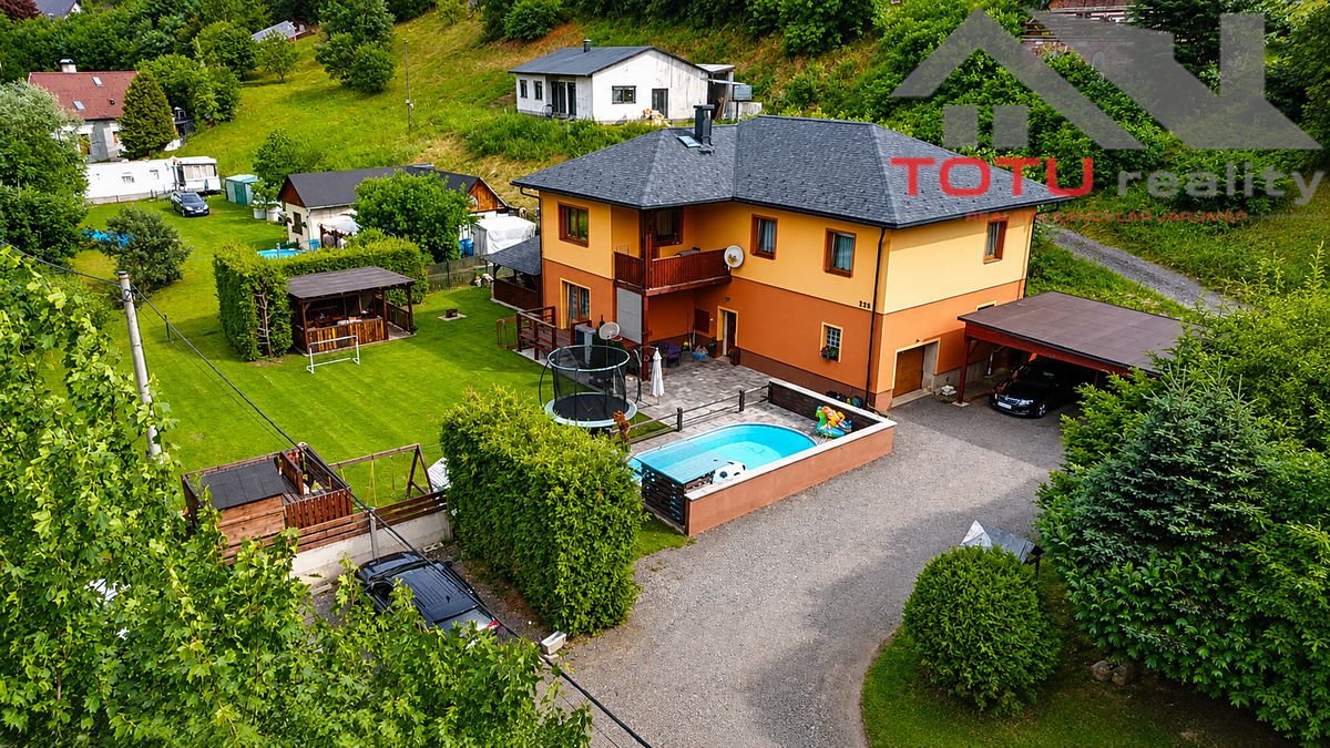 Prodej rodinného domu 240 m², pozemek 1129 m²