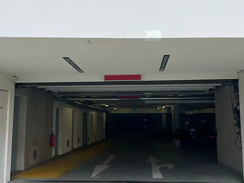 Pronájem garážového stání 14 m², Praha – náhled fotky 3