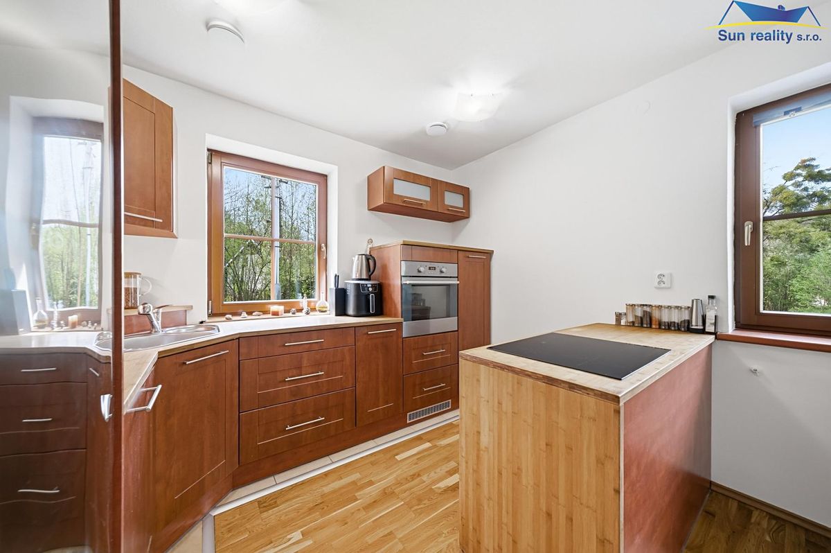 Prodej rodinného domu 180 m², pozemek 2195 m² – fotografie 3