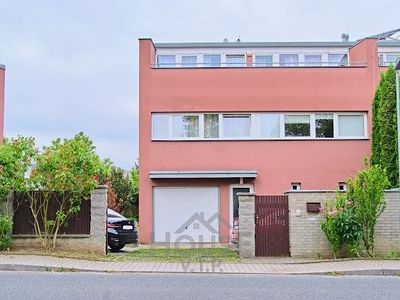 Prodej rodinného domu 230 m², pozemek 425 m²
