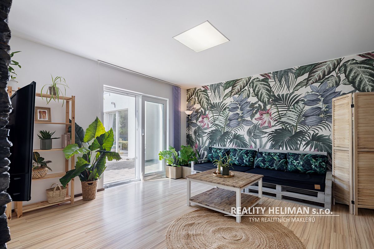 Prodej rodinného domu 266 m², pozemek 1236 m² – fotografie 3