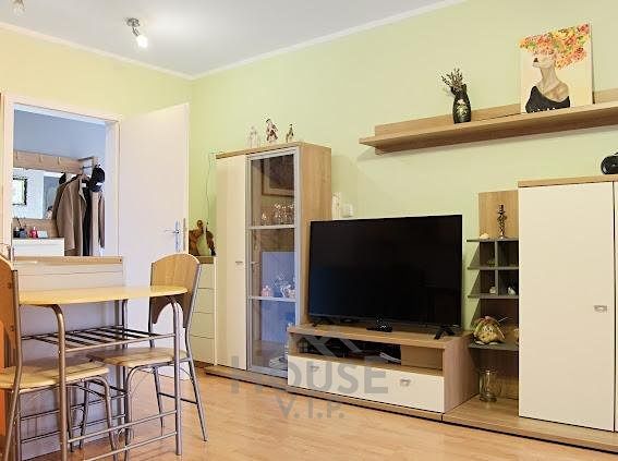 Prodej rodinného domu 230 m², pozemek 425 m² – fotografie 2