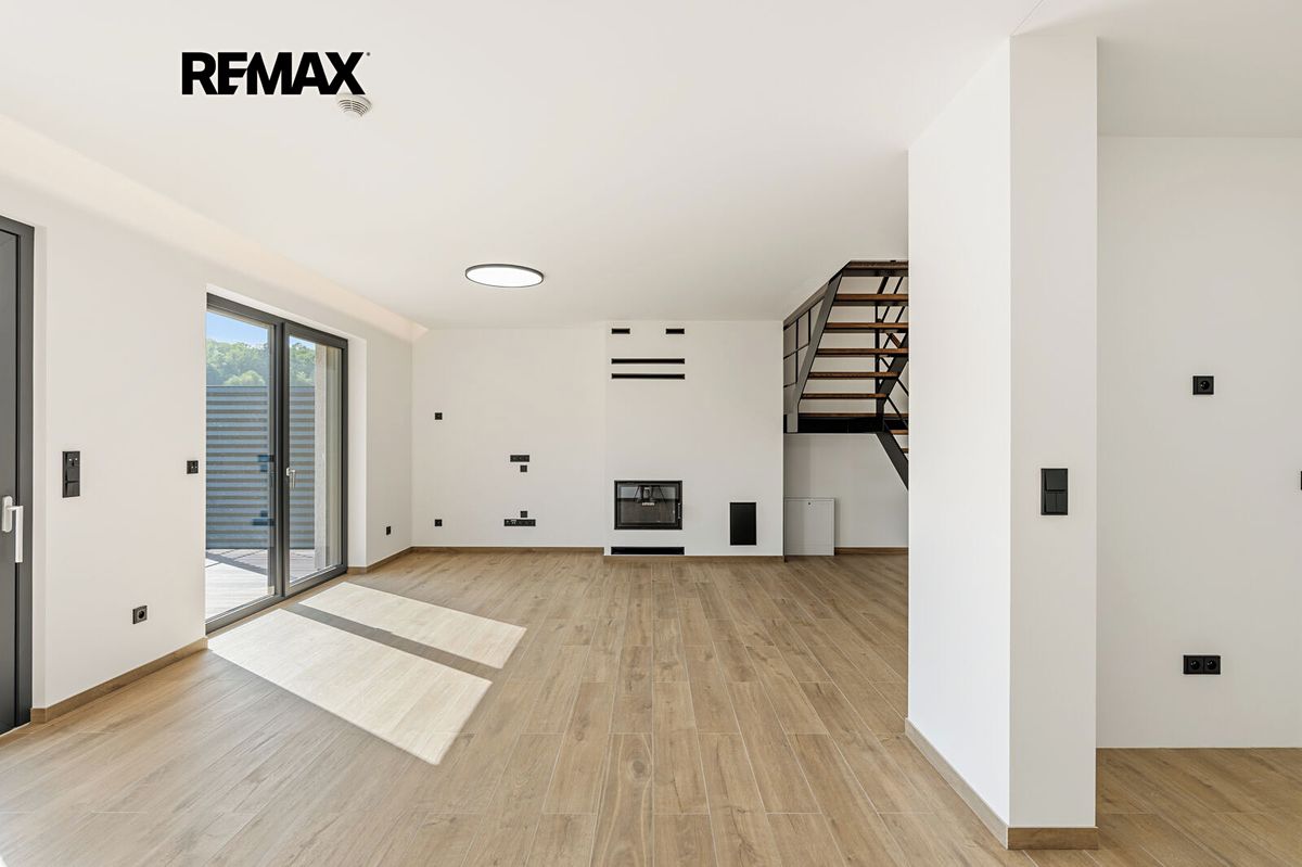 Prodej rodinného domu 144 m², pozemek 470 m² – fotografie 3