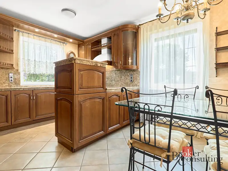 Pronájem rodinného domu 388 m², pozemek 2802 m², Karlovy Vary – náhled fotky 2