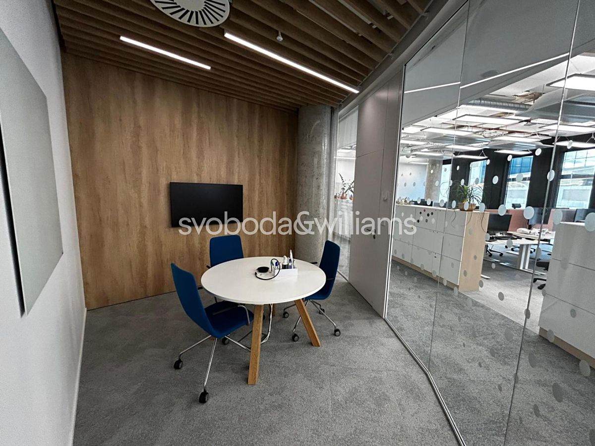 Pronájem kanceláře 1050 m² – fotografie 3