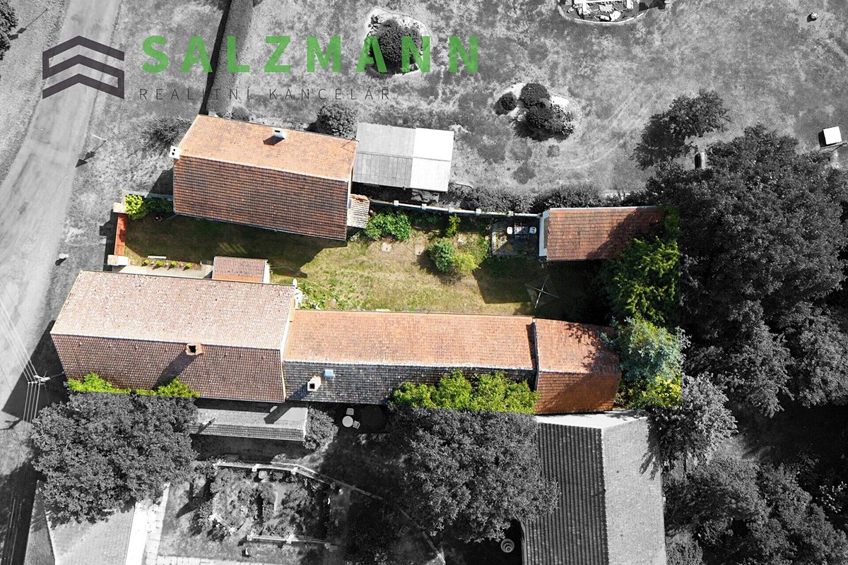 Prodej rodinného domu 280 m², pozemek 1586 m² – fotografie 2