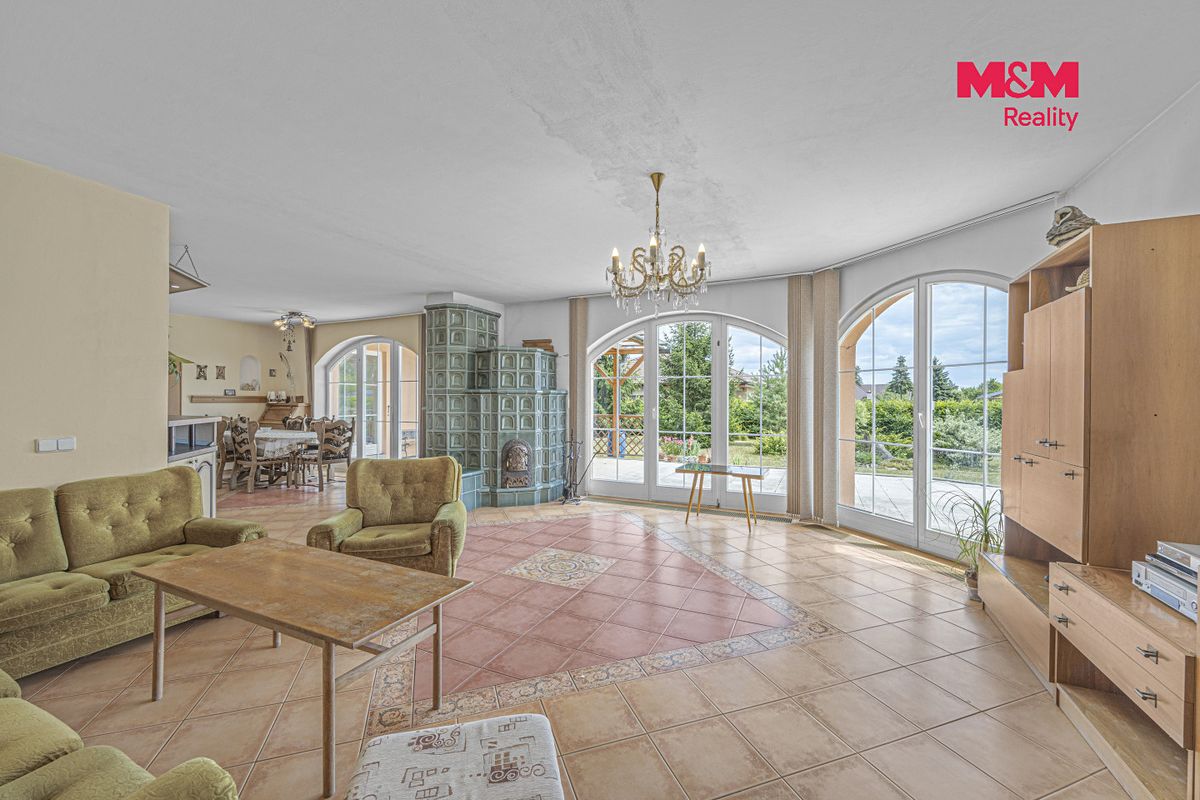 Prodej rodinného domu 280 m², pozemek 2645 m² – fotografie 3
