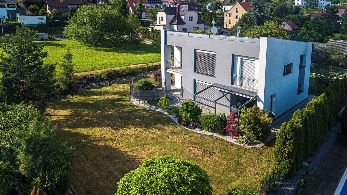 Prodej rodinného domu 246 m², pozemek 1270 m² – fotografie 2
