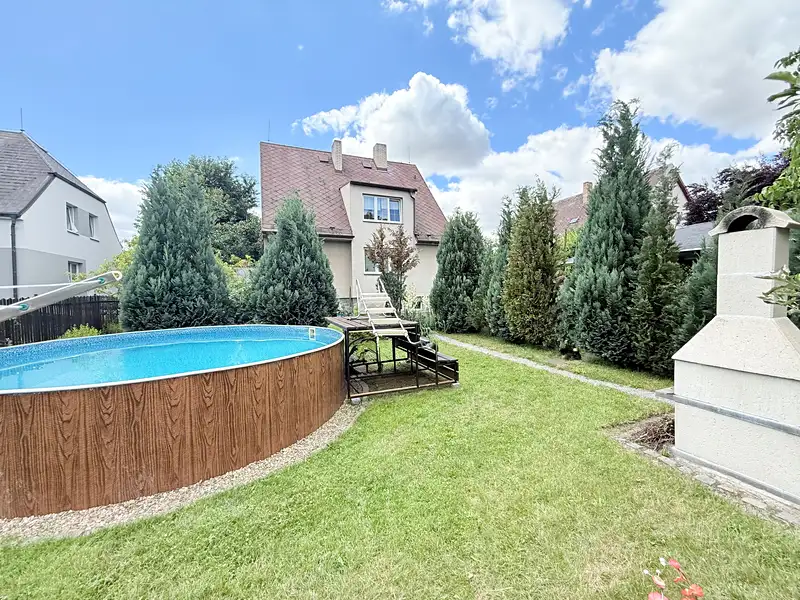 Prodej rodinného domu 254 m², pozemek 939 m², Hradec Králové – náhled fotky 2