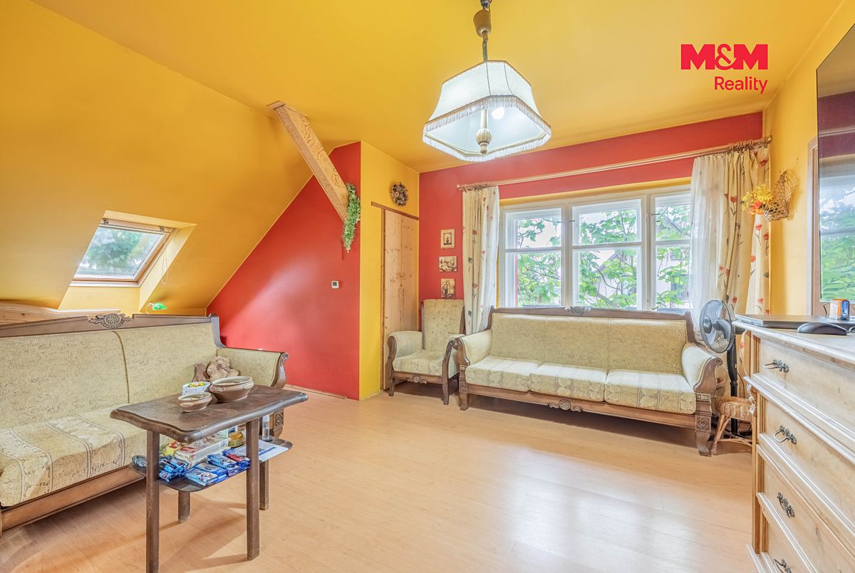 Prodej rodinného domu 220 m², pozemek 1023 m² – fotografie 5