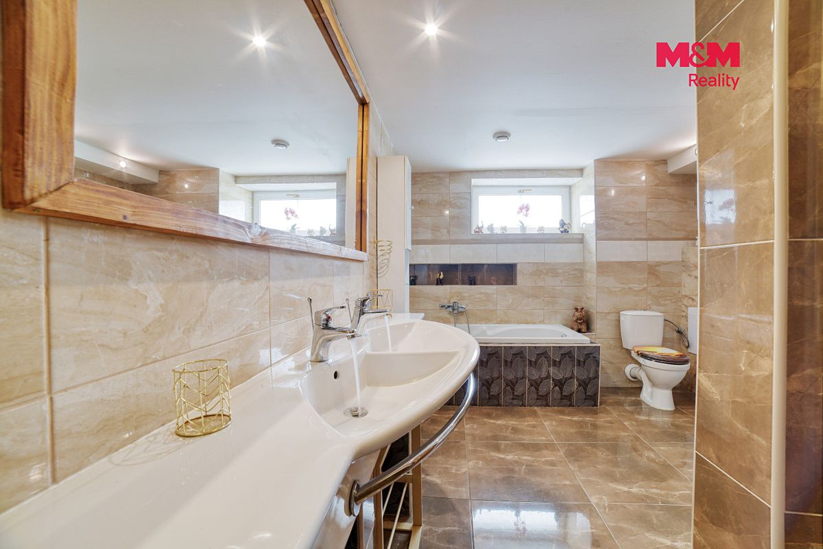 Prodej rodinného domu 252 m², pozemek 847 m² – fotografie 4