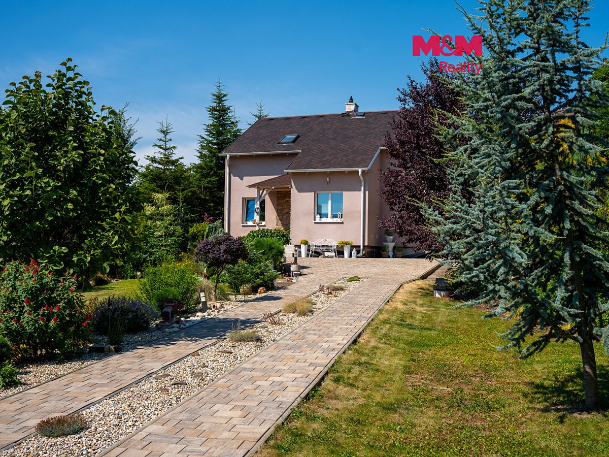 Prodej rodinného domu 250 m², pozemek 1390 m²