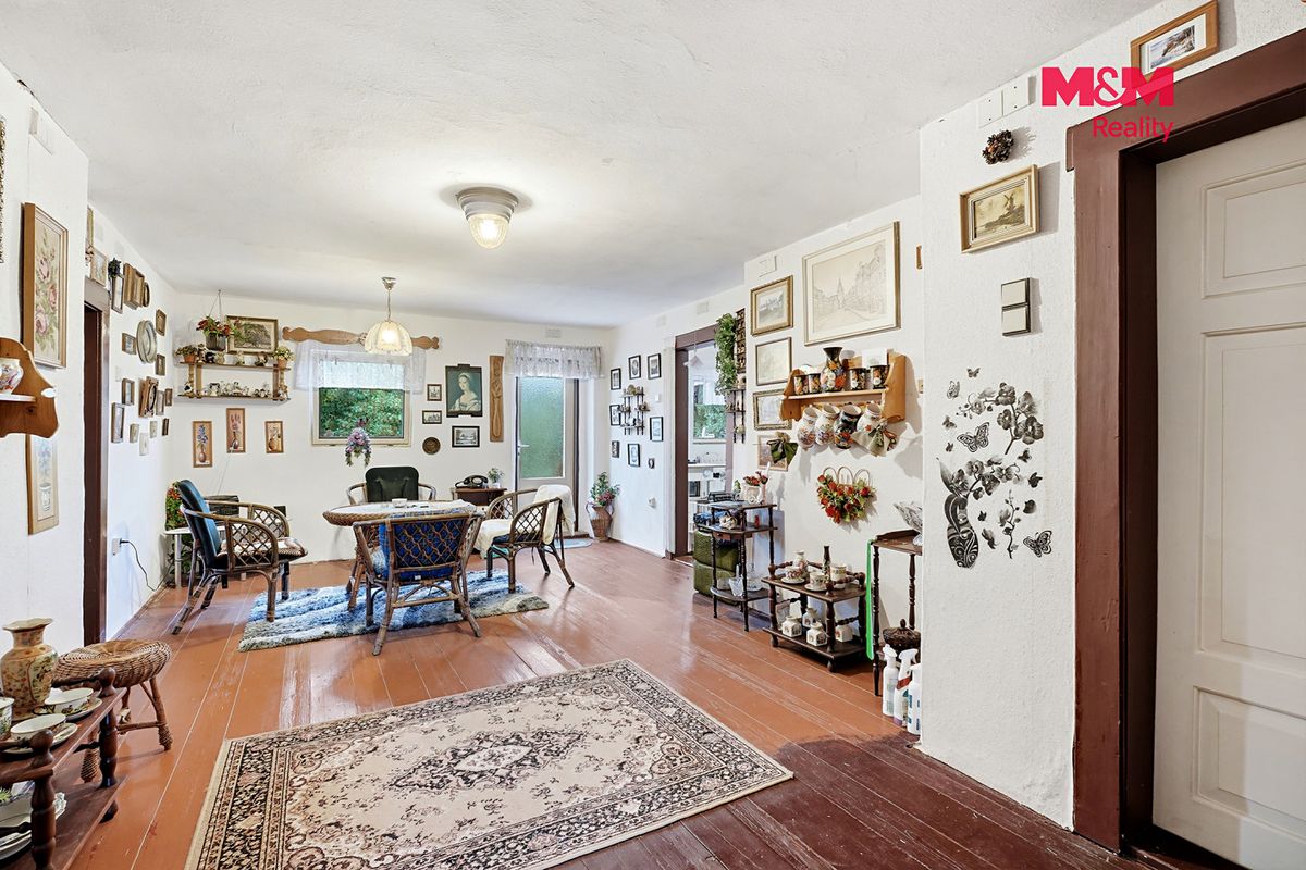 Prodej rodinného domu 270 m², pozemek 1365 m² – fotografie 3