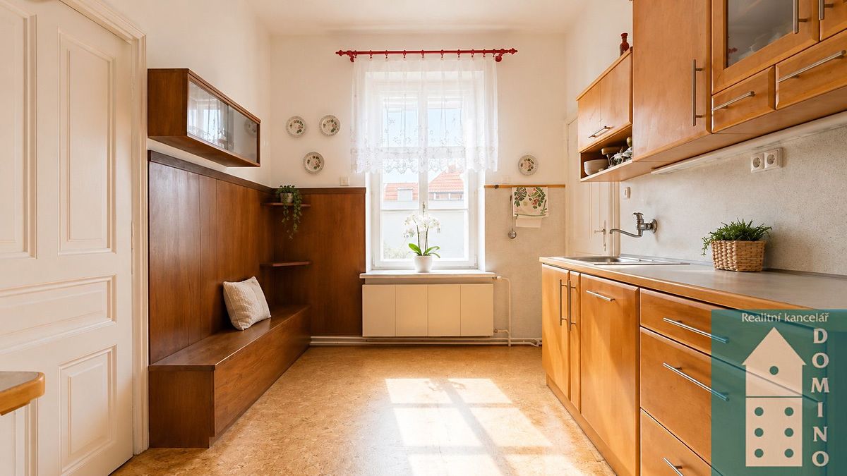 Prodej rodinného domu 200 m², pozemek 364 m² – fotografie 2