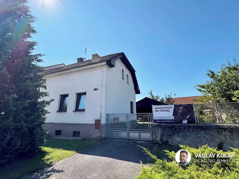 Prodej rodinného domu 196 m², pozemek 805 m², Stěžery – náhled fotky 1
