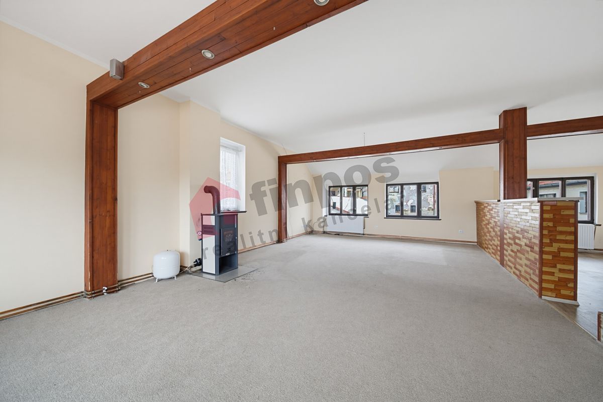 Pronájem bytu 6 pokojů a více 180 m²