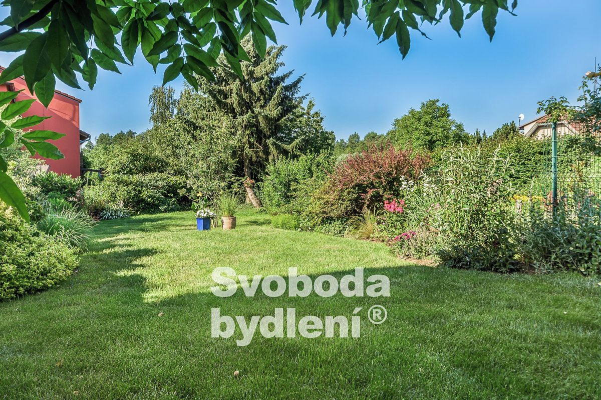 Prodej rodinného domu 222 m², pozemek 344 m² – fotografie 2