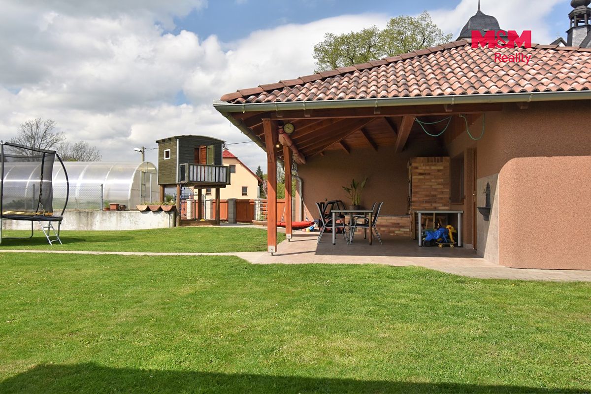 Prodej rodinného domu 180 m², pozemek 1217 m² – fotografie 2