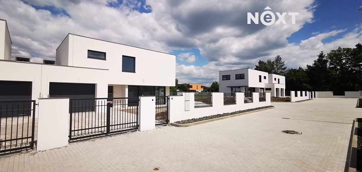 Prodej stavebního pozemku 949 m² – fotografie 2