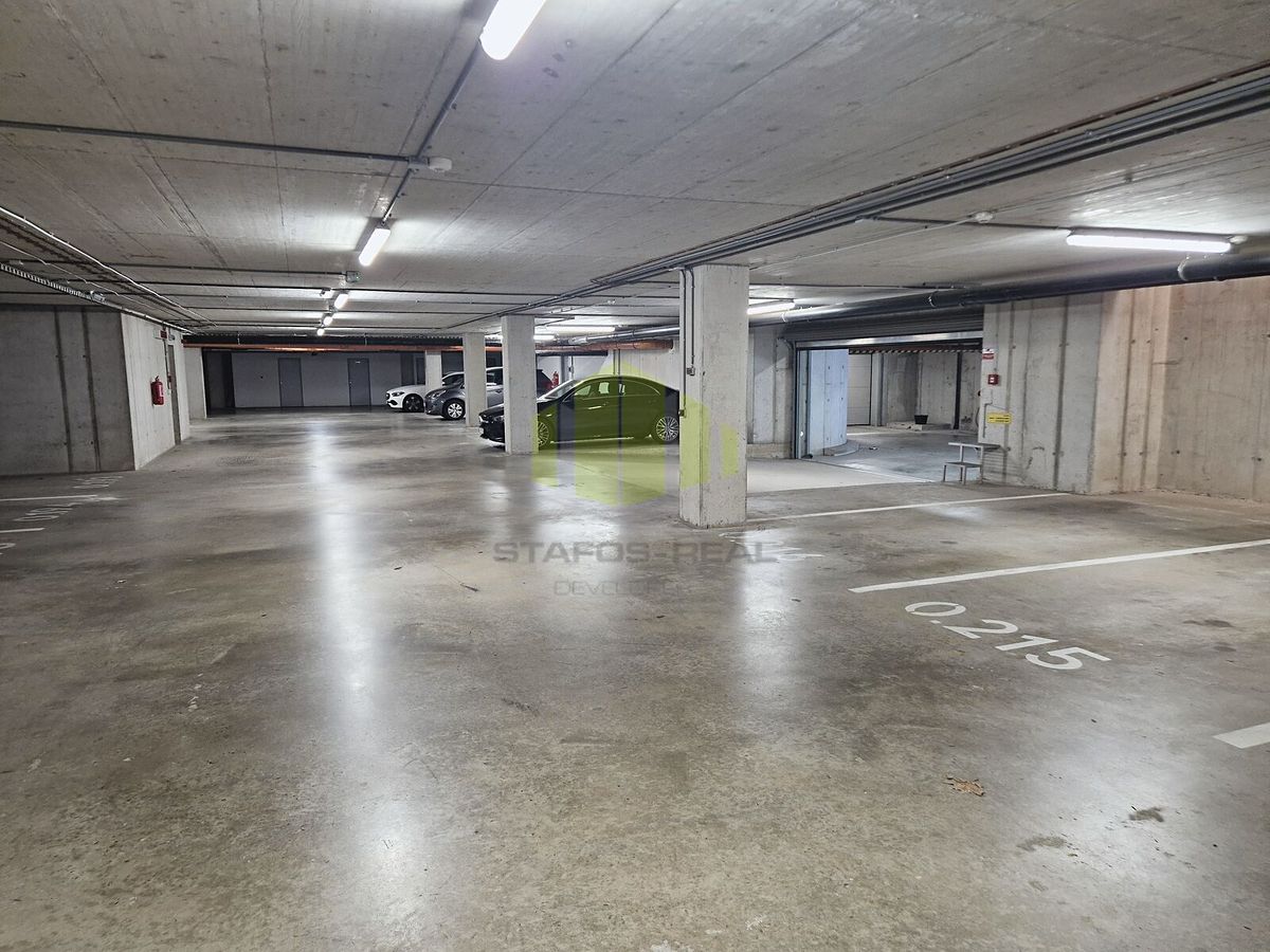 Pronájem garážového stání 20 m²