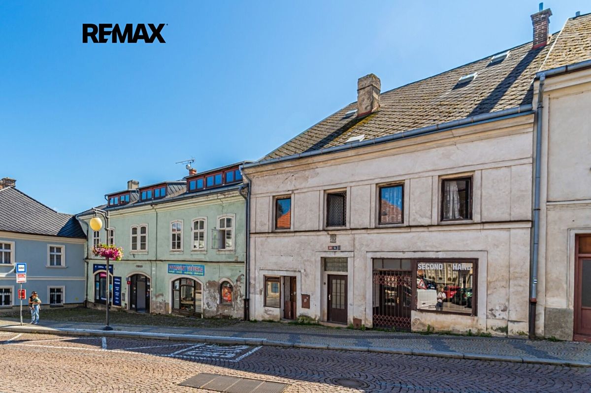 Prodej rodinného domu 243 m², pozemek 156 m² – fotografie 3